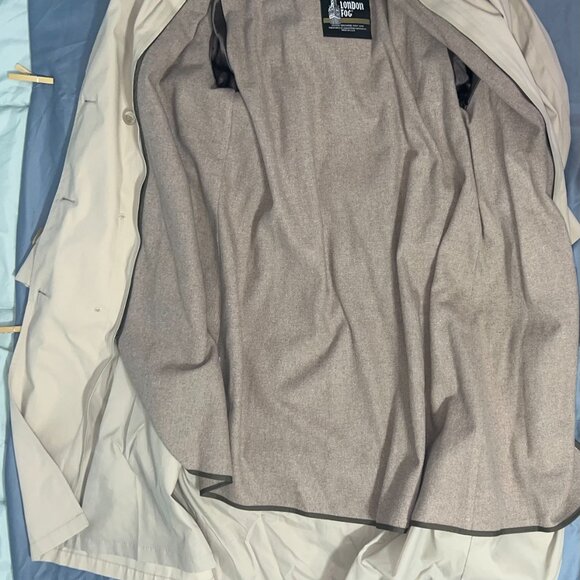 Vintage 1990s London Fog Woman’s Tan Trench Coat with Liner - Size Petite 12 - Picture 6 of 9